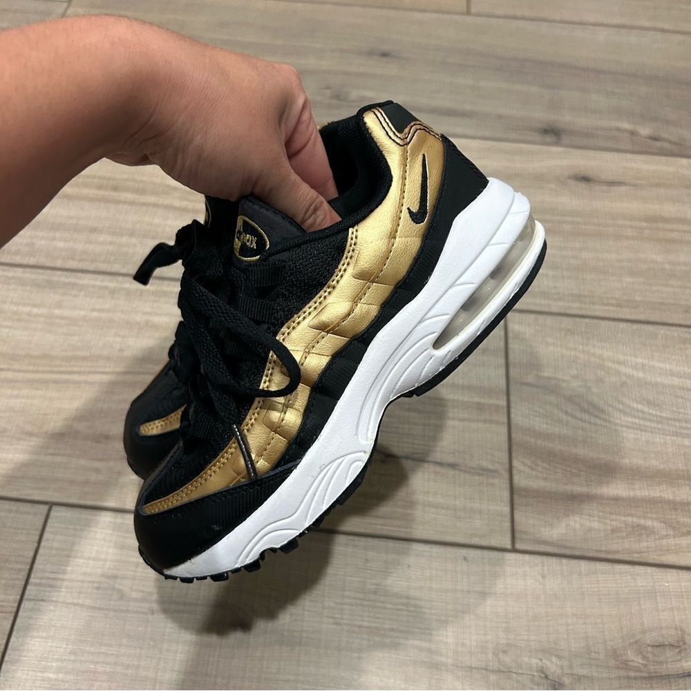 Nike Air Max 95 Youth 1Y Sneaker Shoes Black Metallic Gold 905461-032 - Picture 4 of 11